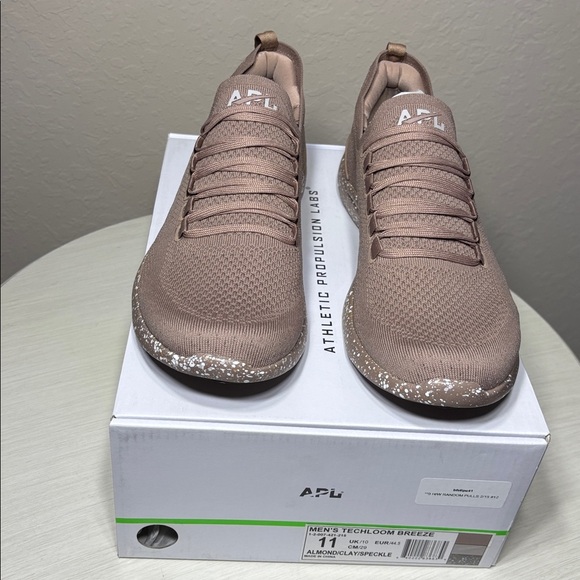 APL TechLoom Breeze men’s Knit Sneakers in Almond/Clay/Speckle. NIBox Size 11M main image 8